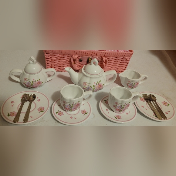 Delton Porcelain Tea Set - Picture 2 of 5